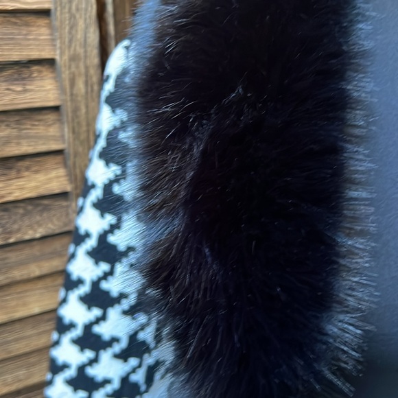 STUNNING Houndstooth Faux Fur collar & cuffs Belted Coat! It’s simply BEAUTIFUL! - Picture 14 of 16